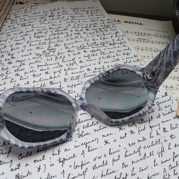 Purple Juicy Couture Round Sunglasses with Thick Frames - Picture 6 of 11